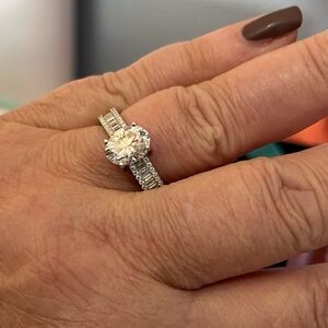 Exceptional NEW Moissanite Ring with fabulous center stone Size 10